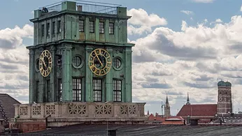 Thiersch-Turm Thiersch-Turm der TUM mit Frauenkirche im Hintergrund